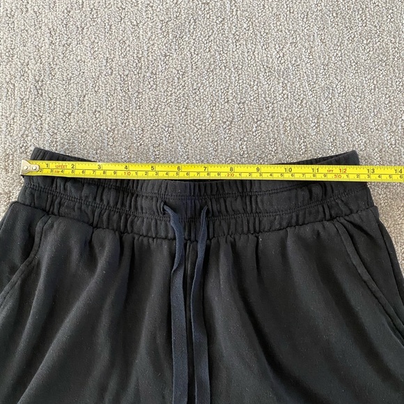 Lou & Grey Signature Soft Shorts in Black - Picture 8 of 8